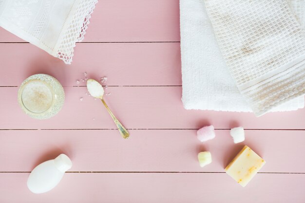 Jak wybrać najlepsze produkty do kąpieli dla delikatnej skóry niemowląt?