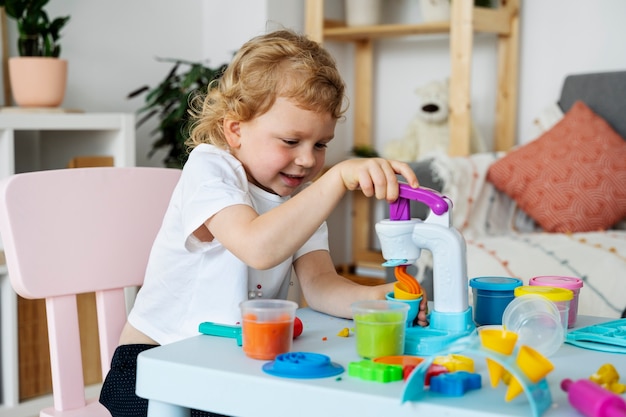 Jak Zabawki Edukacyjne Wspierają Rozwój Kreatywności u Dzieci