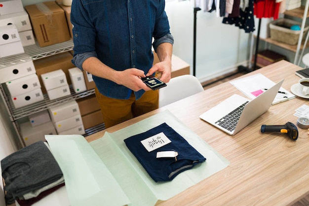 Jakie korzyści przynosi integracja hurtowni z platformami e-commerce dla butików internetowych?