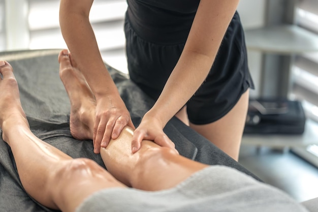 Jak terapie manualne wspierają proces rehabilitacji pooperacyjnej?